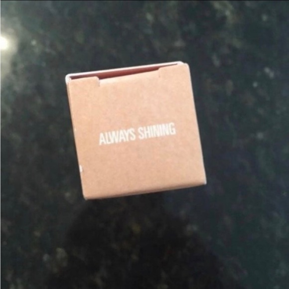 Kylie Cosmetics High Gloss Lipgloss in Always Shining BNIB - Picture 4 of 9